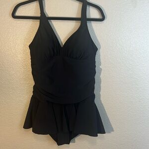 Modele size 12 blk swimsuit new / no tag